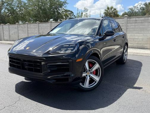 Chromitblack Metallic 2024 Porsche Cayenne