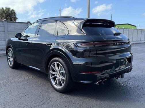 2025 Porsche Cayenne 