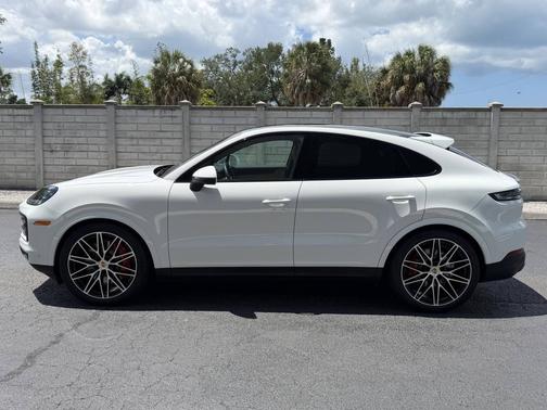 White 2024 Porsche Cayenne