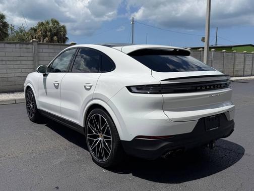 White 2024 Porsche Cayenne