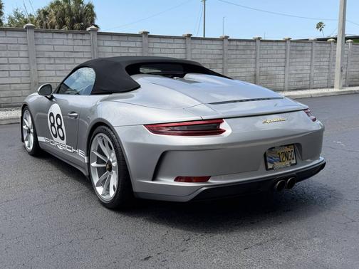 GT-Silver Metallic 2019 Porsche 911