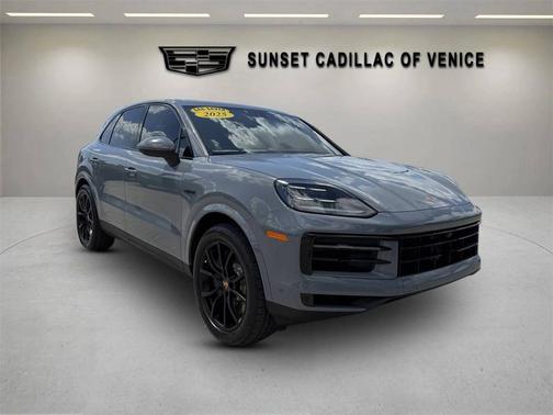 Arctic Grey 2025 Porsche Cayenne
