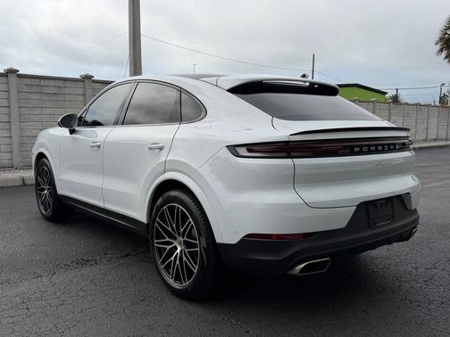 2024 Porsche Cayenne 