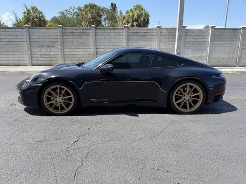 Jet Black Metallic 2022 Porsche 911