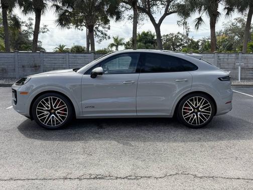 Chalk 2025 Porsche Cayenne