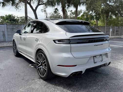 Chalk 2025 Porsche Cayenne