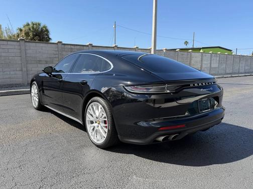 2023 Porsche Panamera 