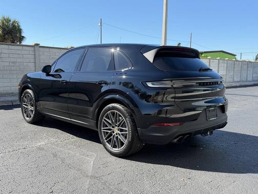 2024 Porsche Cayenne 