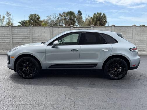2022 Porsche Macan 