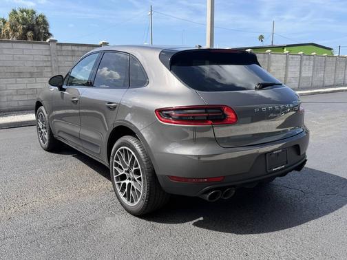 Agate Grey Metallic 2015 Porsche Macan