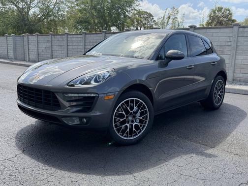 Agate Grey Metallic 2015 Porsche Macan