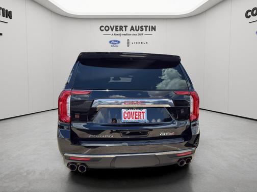 Onyx Black 2024 GMC Yukon AT4