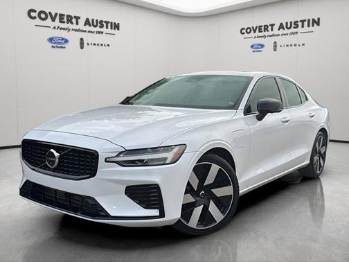 2024 Volvo S60 T8 PLUS DARK THEME