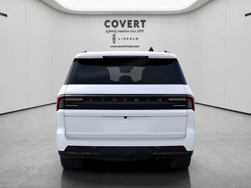 White Metallic 2026 Lincoln Navigator Reserve