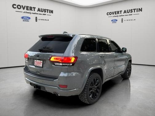 2022 Jeep Grand Cherokee LAREDO