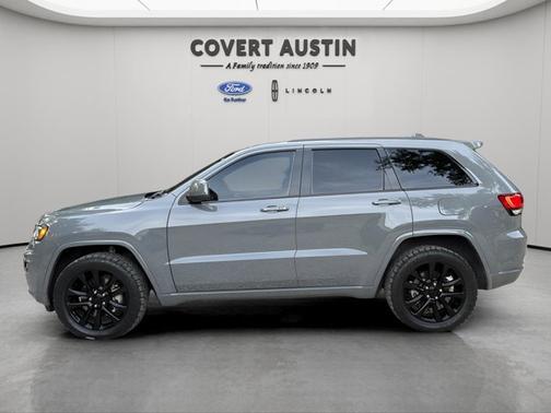 2022 Jeep Grand Cherokee LAREDO