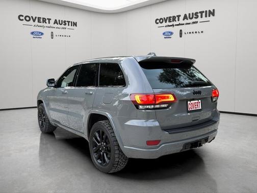 2022 Jeep Grand Cherokee LAREDO