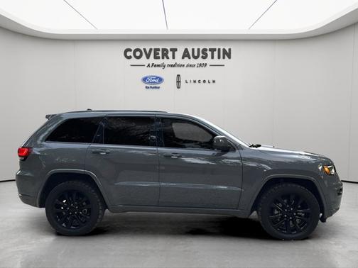 2022 Jeep Grand Cherokee LAREDO