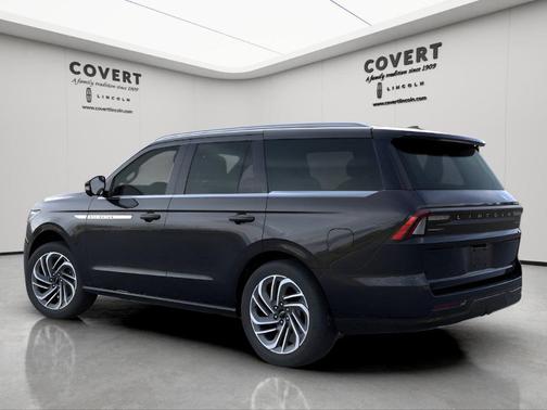 Black Metallic 2026 Lincoln Navigator Reserve