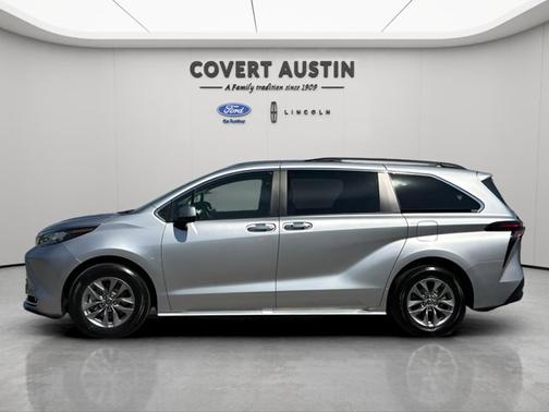 2023 Toyota Sienna XLE 7 PASSENGER