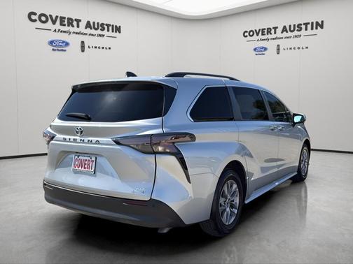 2023 Toyota Sienna XLE 7 PASSENGER