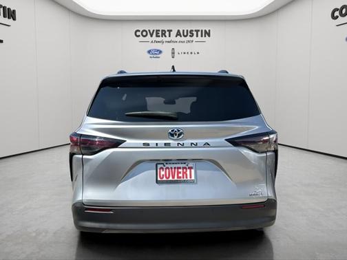 2023 Toyota Sienna XLE 7 PASSENGER