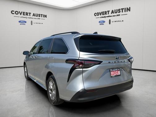 2023 Toyota Sienna XLE 7 PASSENGER