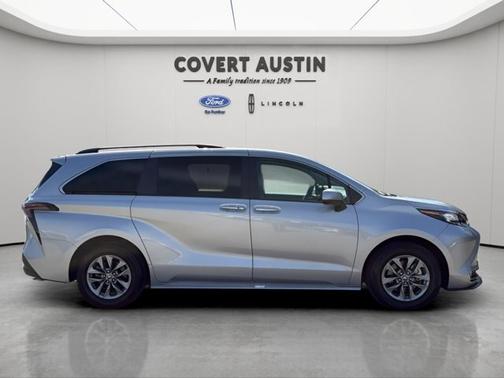 2023 Toyota Sienna XLE 7 PASSENGER