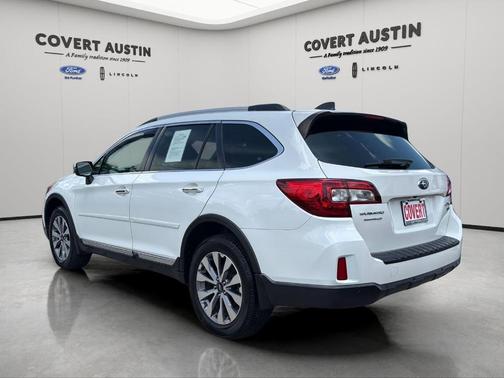 Crystal White Pearl 2017 Subaru Outback 3.6R Touring