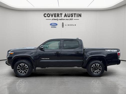 Midnight Black Metallic 2022 Toyota Tacoma TRD Sport