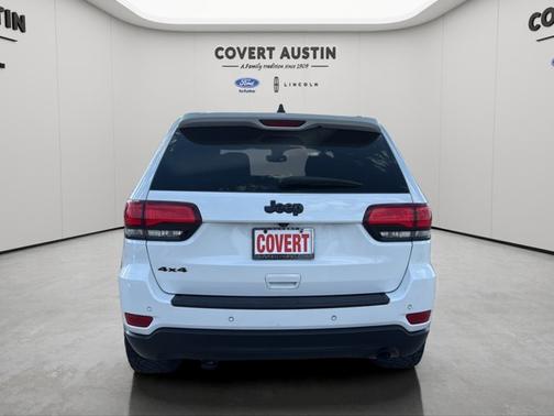 Bright White Clearcoat 2019 Jeep Grand Cherokee LAREDO