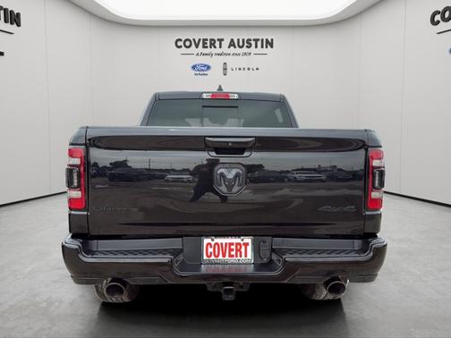 Diamond Black Crystal Pearlcoat 2023 RAM 1500 LIMITED