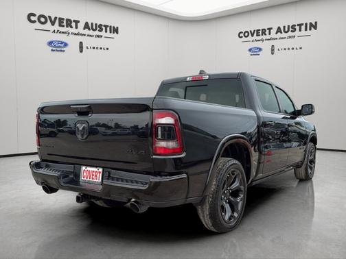 Diamond Black Crystal Pearlcoat 2023 RAM 1500 LIMITED