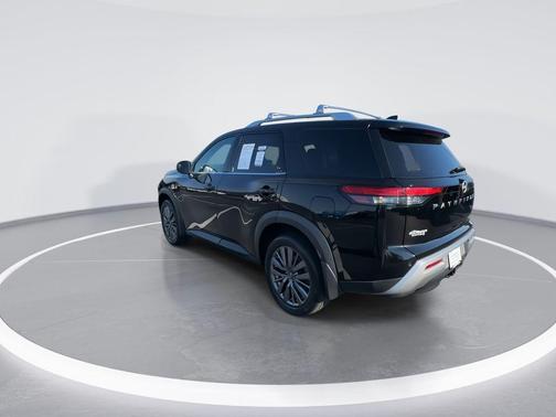 Black 2023 Nissan Pathfinder SL