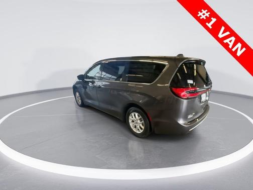 2023 Chrysler Pacifica Touring-L