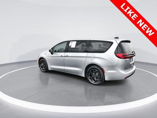 2023 Chrysler Pacifica Hybrid Limited
