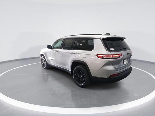 Silver Zynith 2026 Jeep Grand Cherokee L Laredo