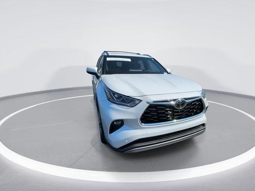 White 2026 Toyota Highlander XSE
