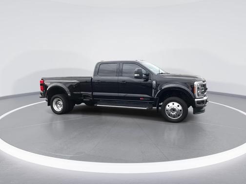 Black 2023 Ford F-450 Lariat