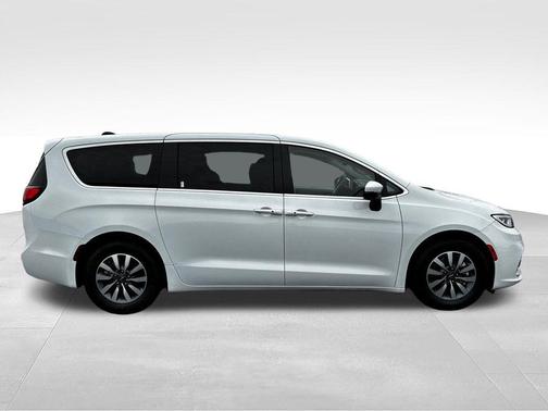 Bright White Clearcoat 2023 Chrysler Pacifica Hybrid Touring L