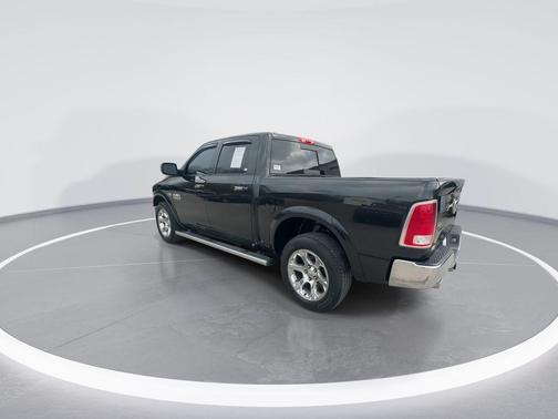 Brilliant Black Crystal Pearlcoat 2017 RAM 1500 Laramie