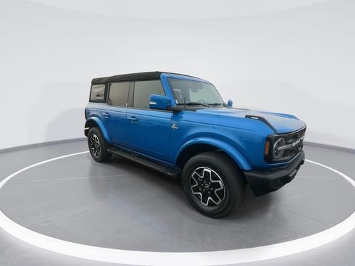 Velocity Blue Metallic 2023 Ford Bronco Outer Banks