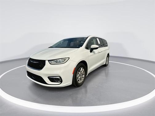 2023 Chrysler Pacifica Touring-L