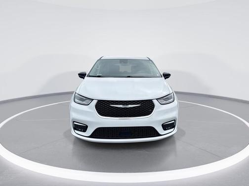 Bright White Clearcoat 2024 Chrysler Pacifica Touring-L