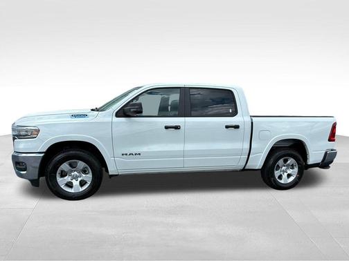 Bright White Clearcoat 2026 RAM 1500 Big Horn/Lone Star