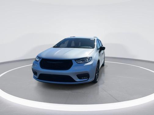 Silver Mist Clearcoat 2026 Chrysler Pacifica Select