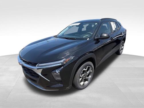 Mosaic Black Metallic 2025 Chevrolet Trax LT