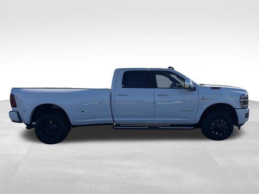 Bright White Clearcoat 2027 RAM 3500 Laramie
