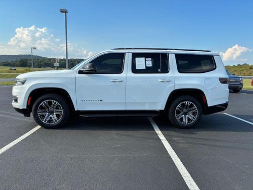 Bright White Clearcoat 2023 Jeep Wagoneer Series II