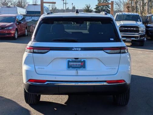 2025 Jeep Grand Cherokee Laredo